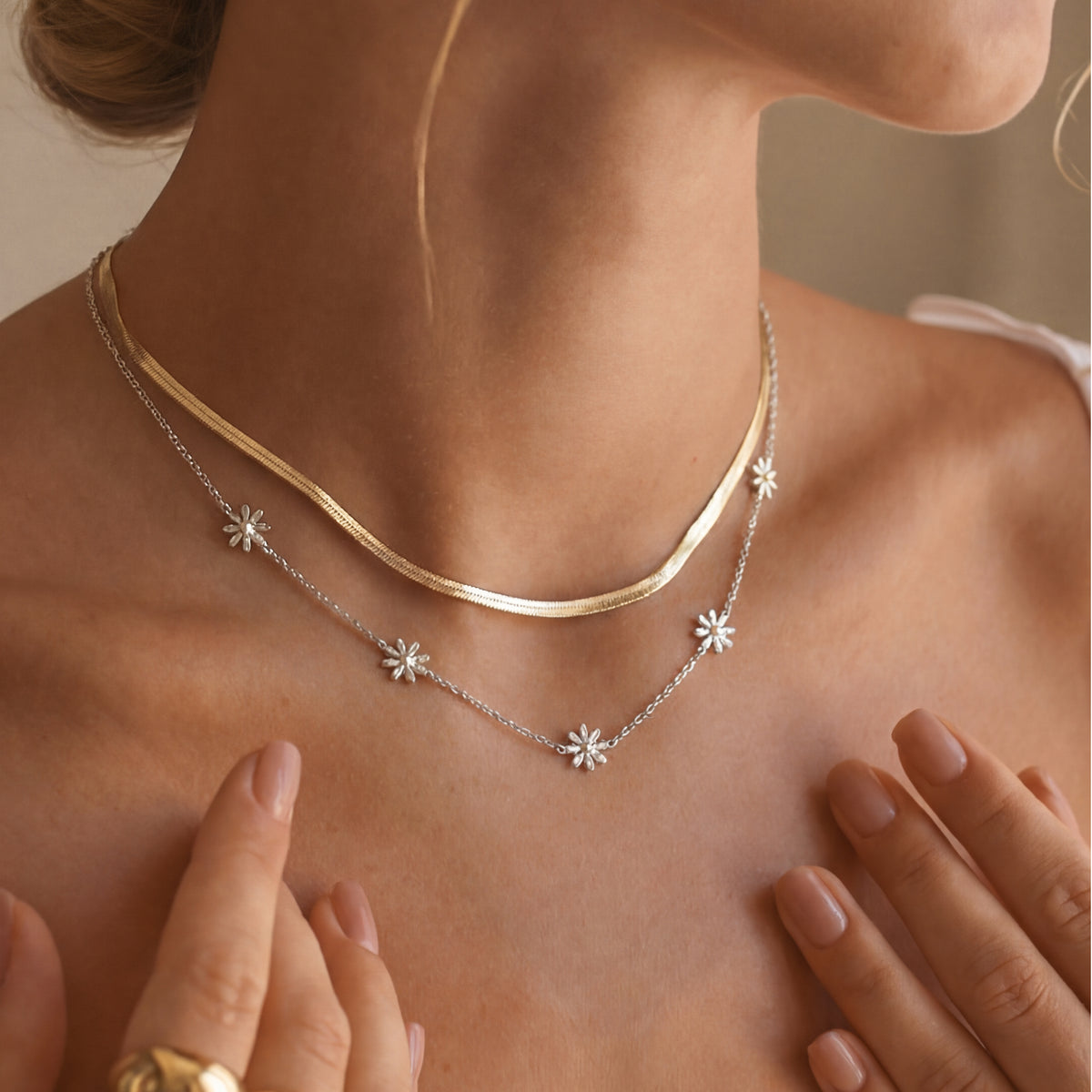 Collier Marguerites Stylisées
