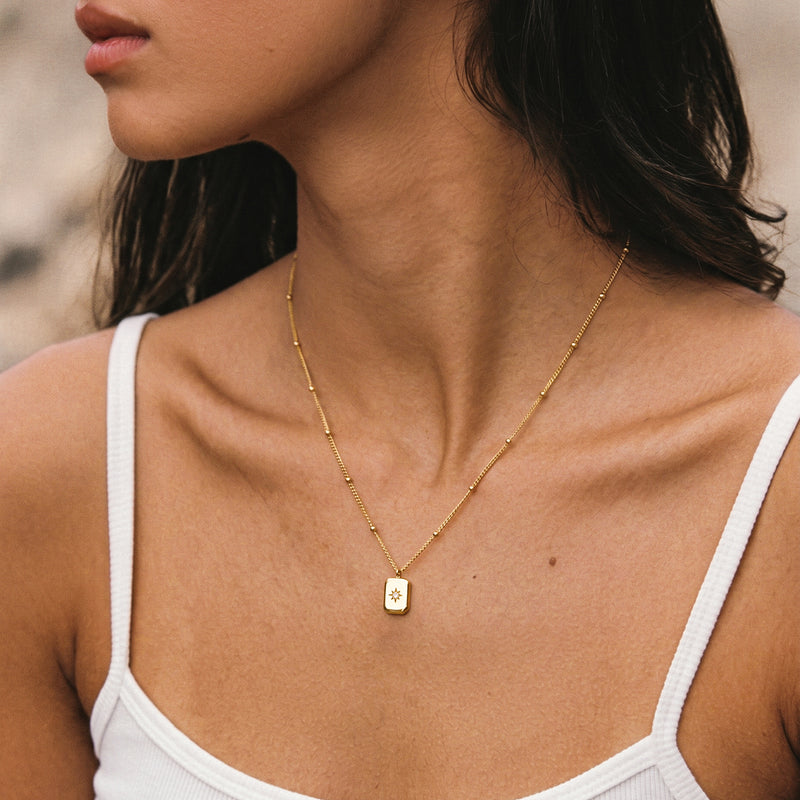 Collier Étoile Encadrée